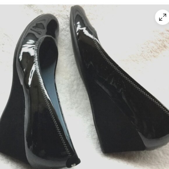 Rockport wedge heels with black patent leather uppers and black suede heels.  Si - Picture 4 of 6
